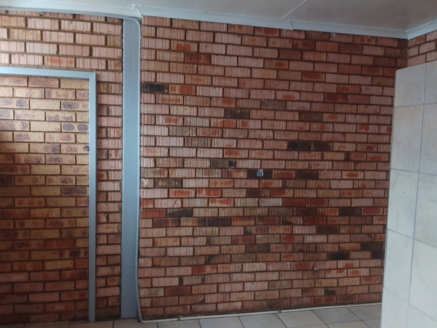 To Let commercial Property for Rent in Oos Einde North West